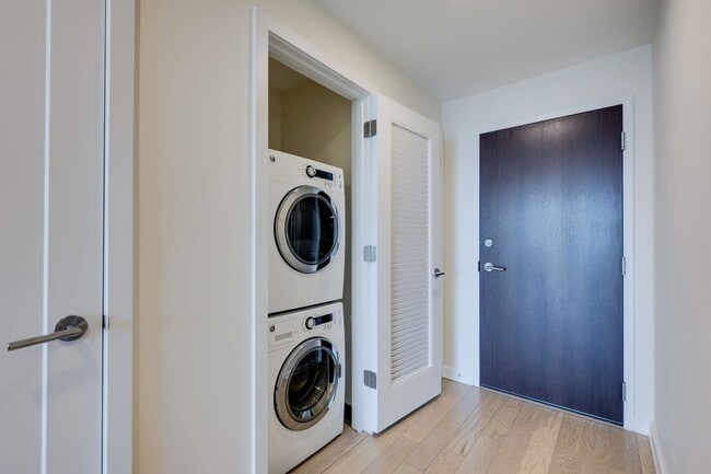 Building Photo - Beautiful 15th floor condo at TwelveTwelve