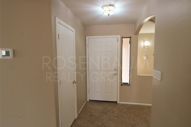 Foto del edificio - Beautiful 3bed, 2bath home situated in Ros...