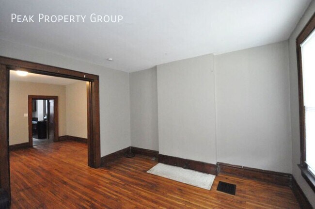 Foto del edificio - 2162 Indianola Ave