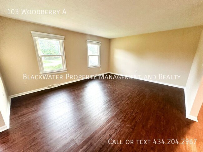 Building Photo - Two Bedroom Duplex in the Heart of Lynchburg!