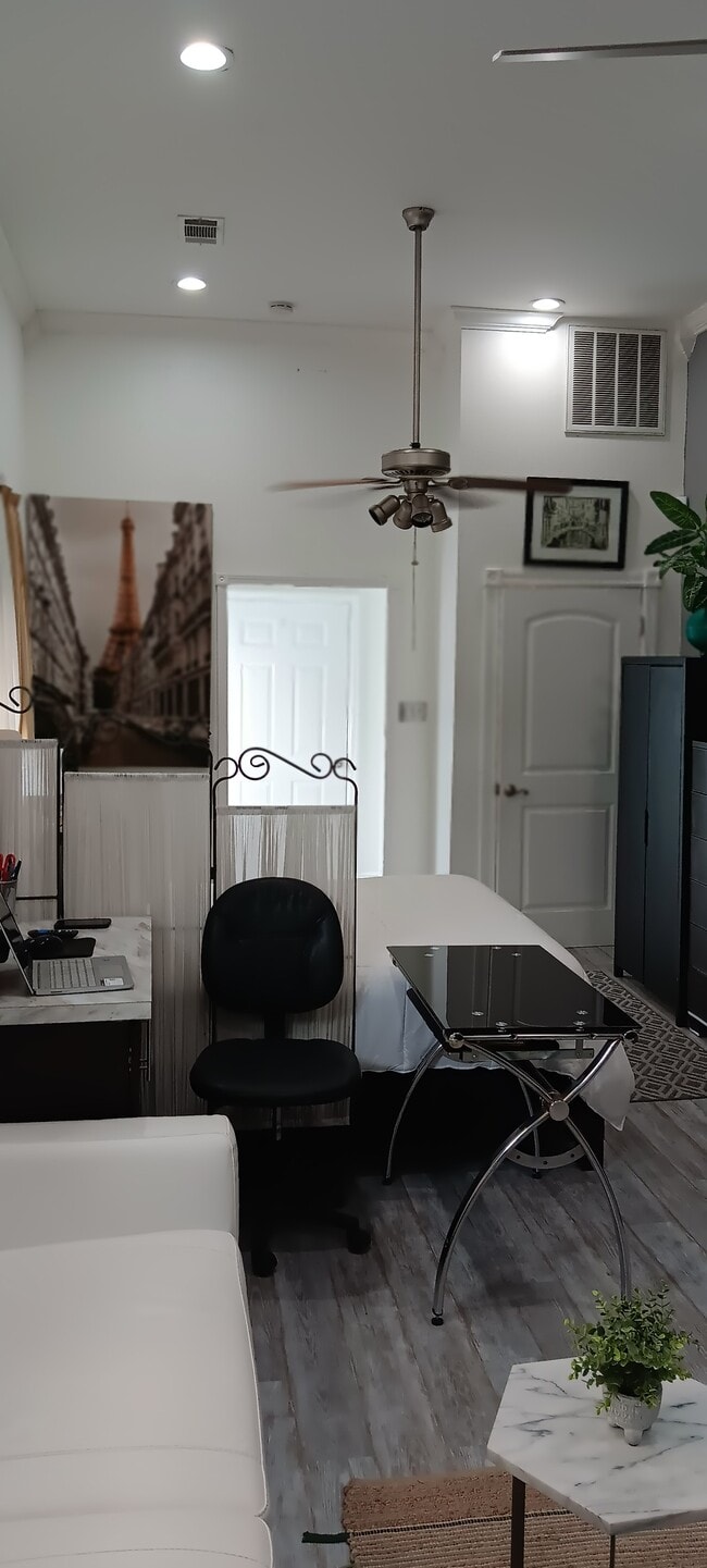 Foto del edificio - No Brainer Furnished Apartments