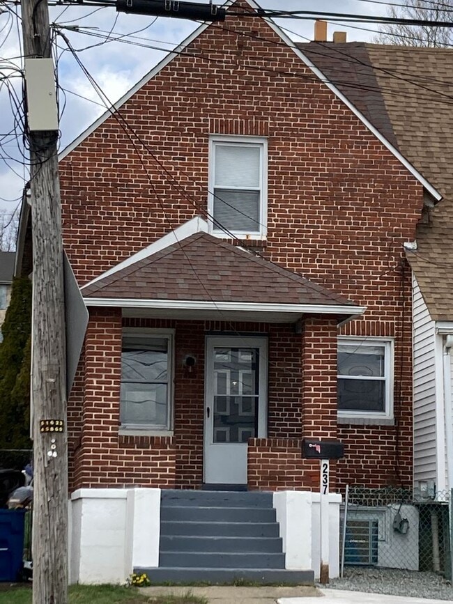 Building Photo - 237 Ridge Rd
