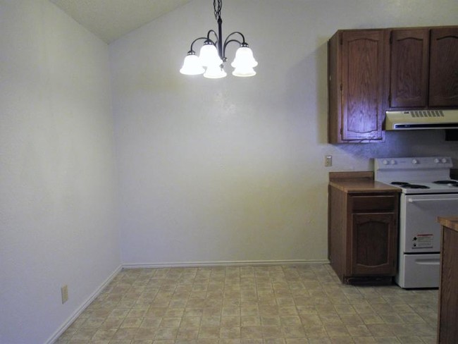 Building Photo - 5211 Canyon Creek Dr