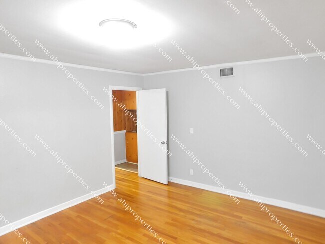 Foto del edificio - 3520 Royal Crest Dr