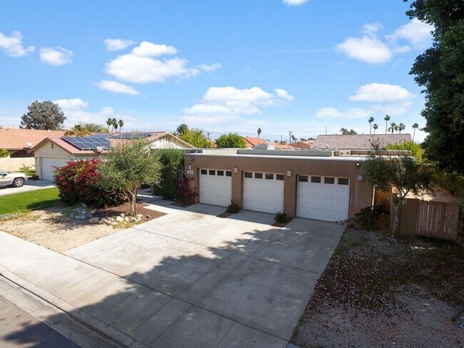 Foto del edificio - 5 Bedroom, 3 bath Home in Cathedral City w...