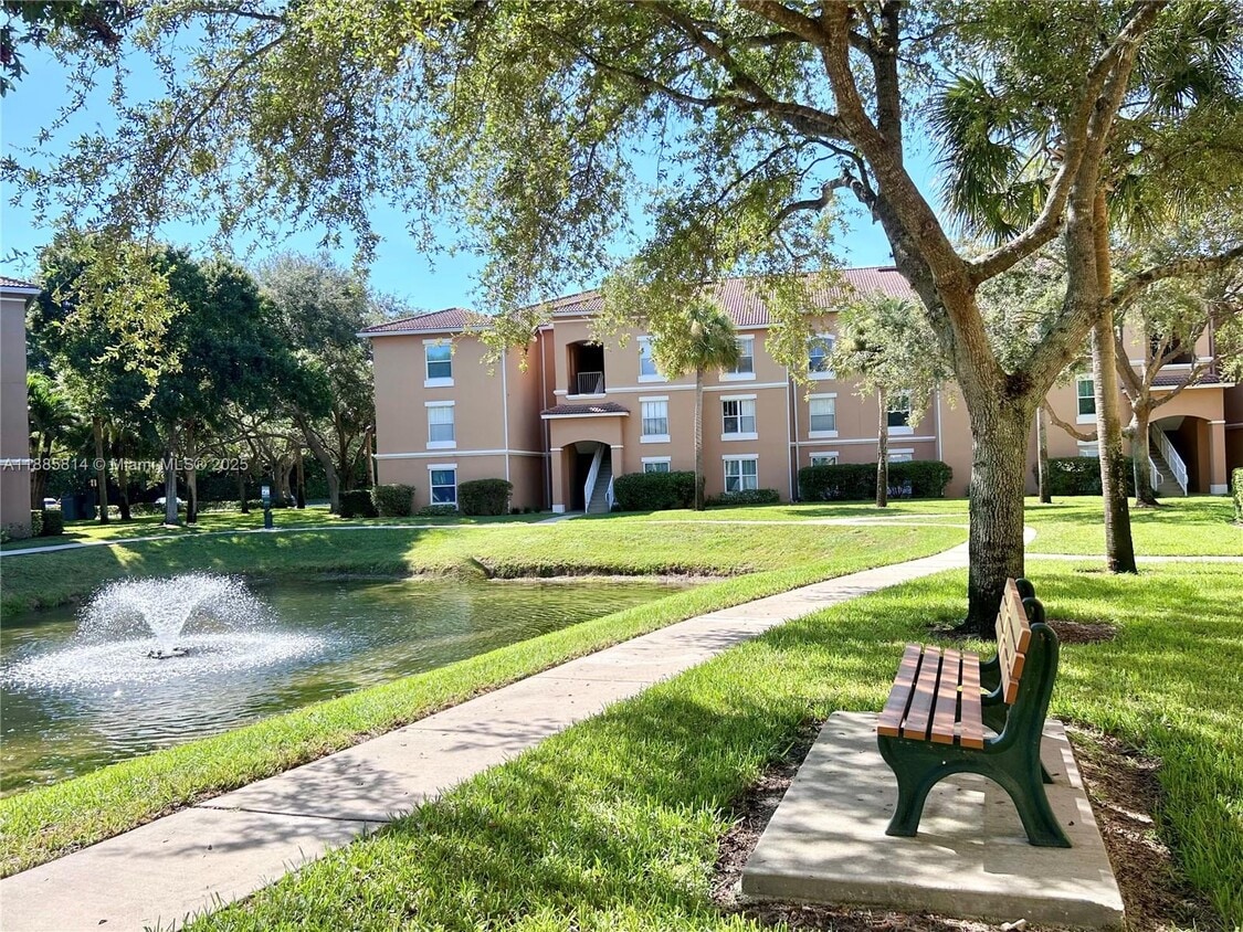 Foto principal - 5080 Fairways Cir
