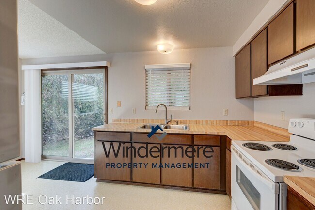 Building Photo - 2 br, 1 bath House - 2285 Madrona Way