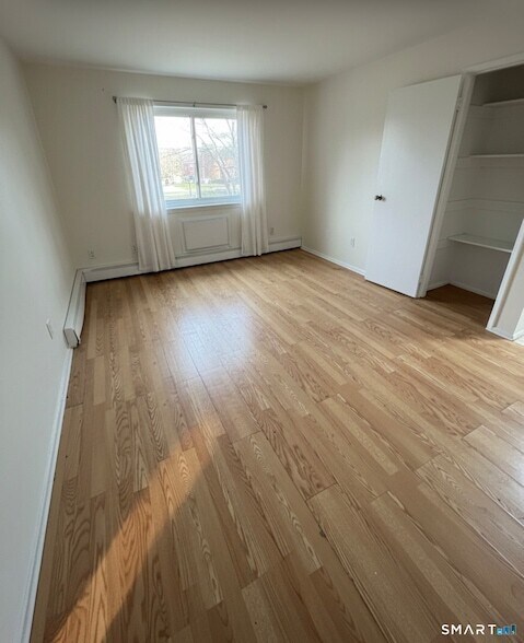 Foto del edificio - 129 Black Rock Ave