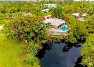 Building Photo - 6025 SW 72nd Ave