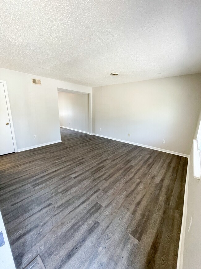 Building Photo - 4605 Grove Park Ln