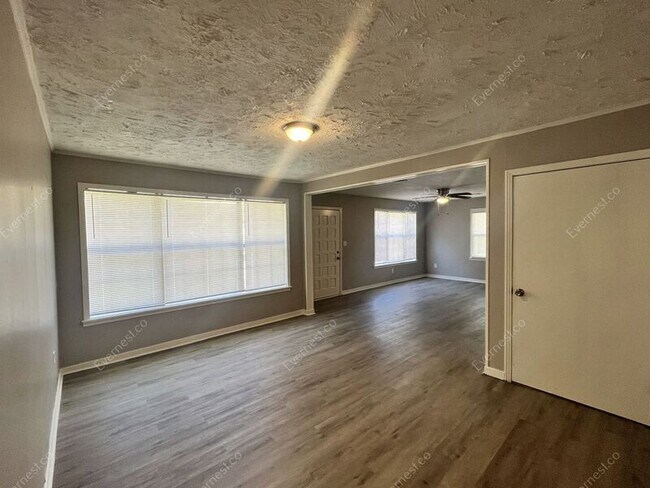 Foto del edificio - 2658 Brookwood Dr