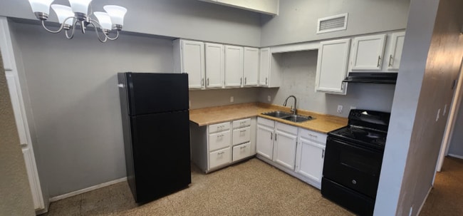 Building Photo - 50 N Casa Grande Ave