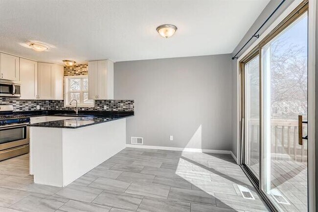 Building Photo - 9162 Lanewood Ln N, Maple Grove, MN, 55369