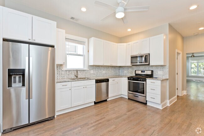Building Photo - 3727 N Marshfield Ave