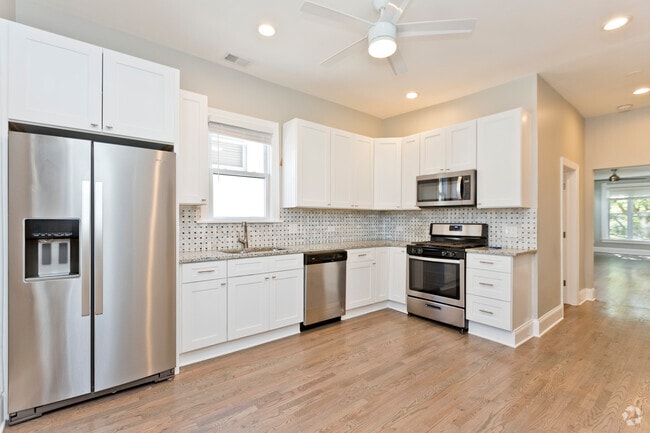 Building Photo - 3727 N Marshfield Ave