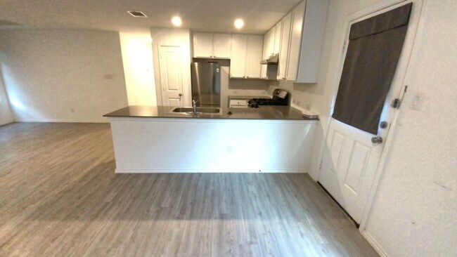 Building Photo - Well Maintained 4-Bedroom Home Near Lackland AFB