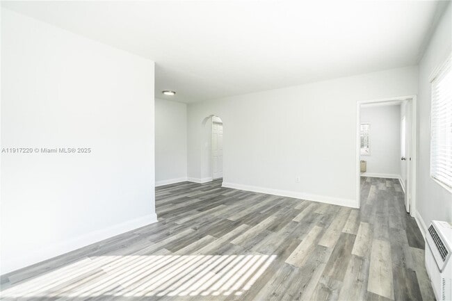 Foto del edificio - 7911 Abbott Ave