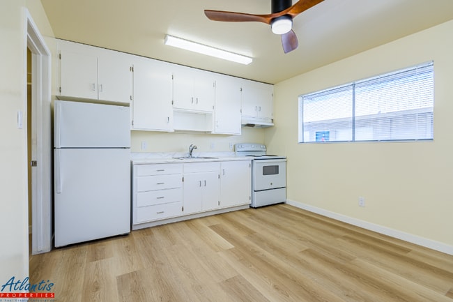 Building Photo - 555 S 10th St