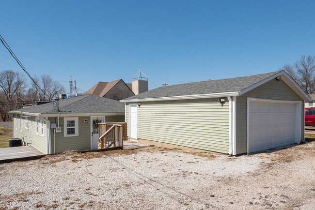 Building Photo - Single Family 3 bedroom / 2 bath house