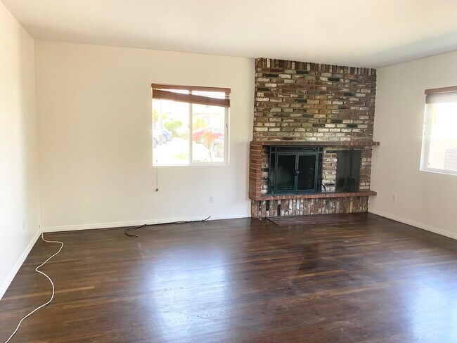 Sala de estar - 2215 Harriman Ln