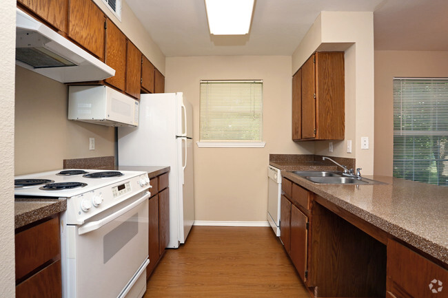 805sf_One Bedroom_Kitchen - Lodge At Merrilltown Apartments