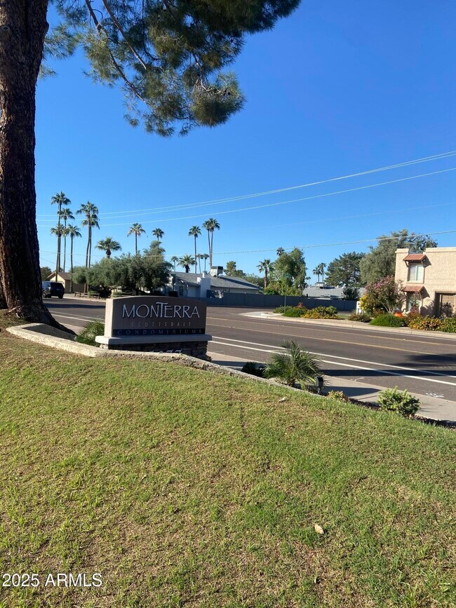 Foto del edificio - 5877 N Granite Reef Rd