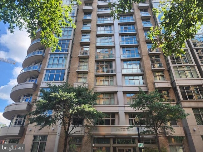 Foto del edificio - 811 4th St NW