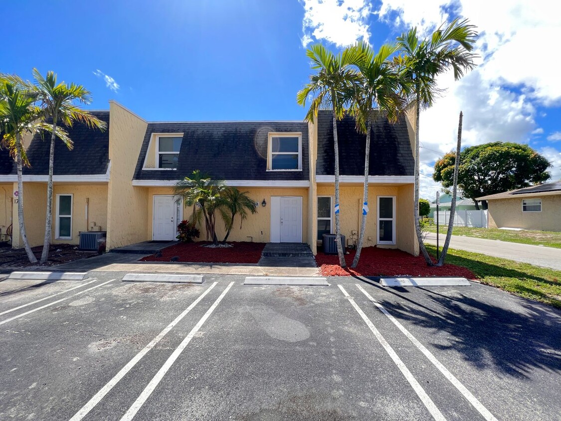 Primary Photo - Spacious End-Unit Townhouse in Boynton Beach