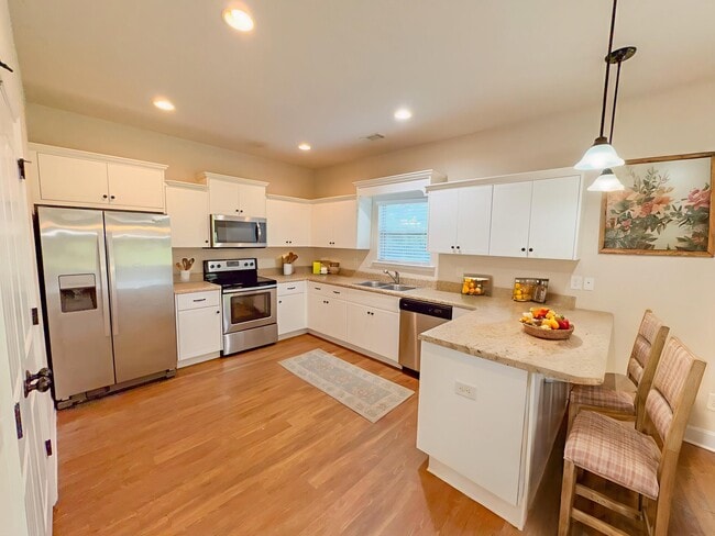 Building Photo - 314 Tryon Pl
