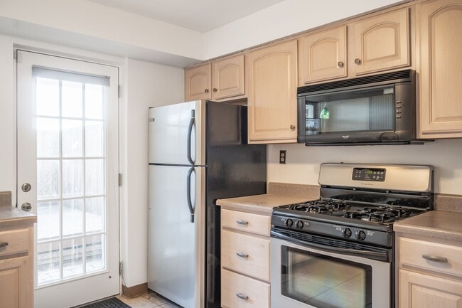 Building Photo - Beautiful luxury and spacious 4 bed home in South Side flats