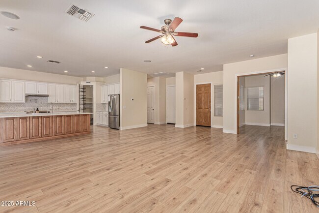 Building Photo - 4978 E Karsten Dr
