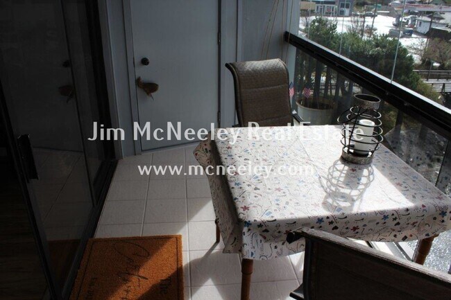 Foto del edificio - 2 br, 2 bath House - 1 Third St #401