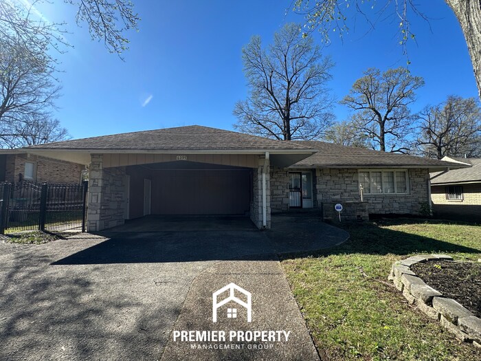 Spacious 3-Bedroom Single-Family Home for Rent in Memphis, TN - Vaulted Ceilings & Fenced Yard - Spacious 3-Bedroom Single-Family Home for Rent in Memphis, TN - Vaulted Ceilings & Fenced Yard
