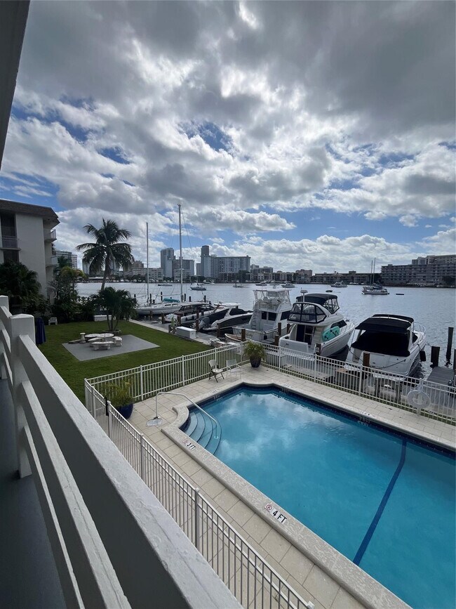 Foto del edificio - 2100 Diana Dr