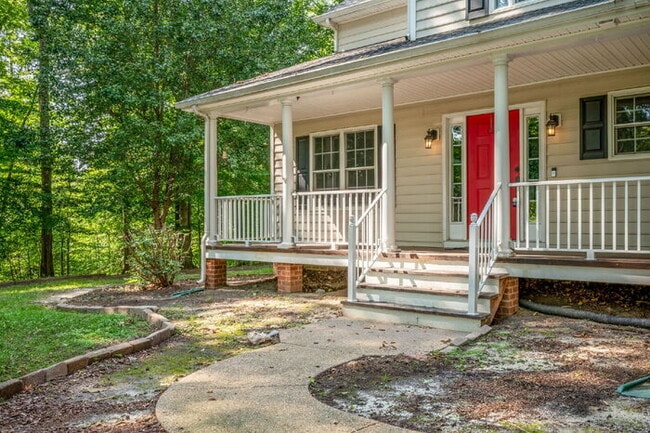 Building Photo - 4 Bedroom Home on 1.87 Acres in Aylett – Available July 6th – $2,395/mo