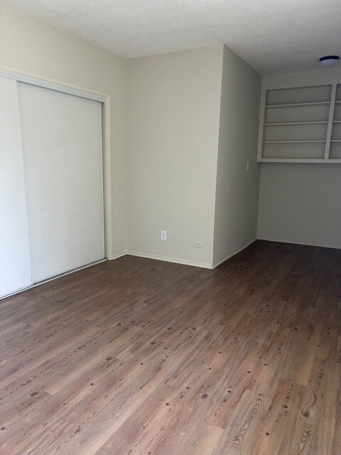 BEDROOM 1 - 537 S Wilton Pl