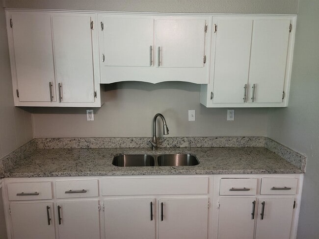 Building Photo - 3271 Flower Valley Ave