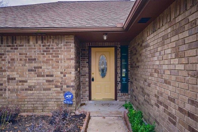 Building Photo - 2923 Laurelridge Dr