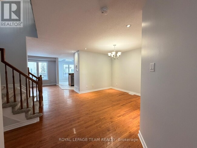 Building Photo - 21 Cresthaven Dr