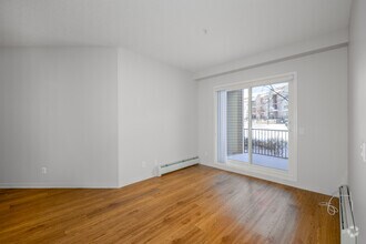 2BR, 2BA - 850SF - Living Room/ Dining Room - Beacon Heights Apartments