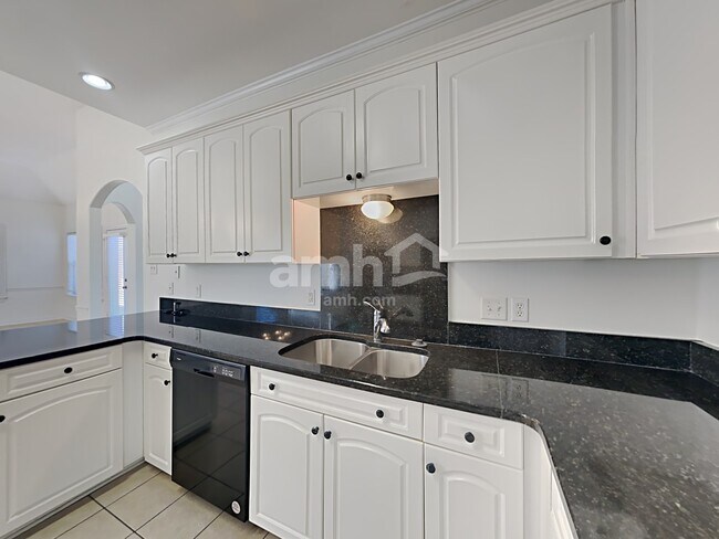 Building Photo - 9664 Woodland Creek Ln