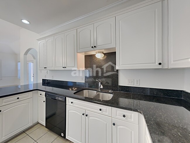 Foto del edificio - 9664 Woodland Creek Ln