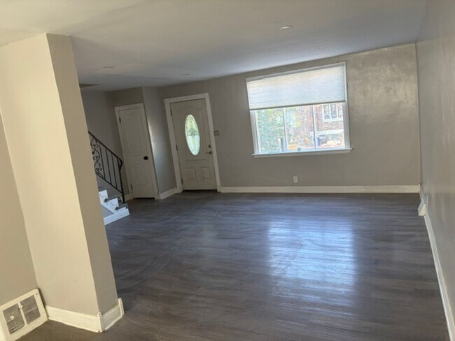 Foto del edificio - Gorgeous 3-Bedroom Townhome in Holmesburg! Available NOW!