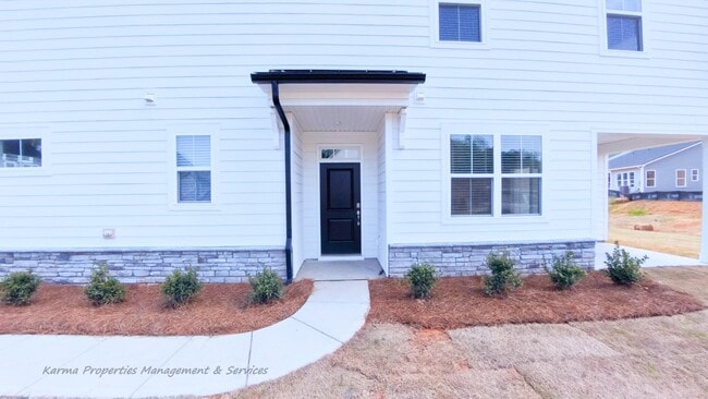 Building Photo - 9645 Munsing Dr