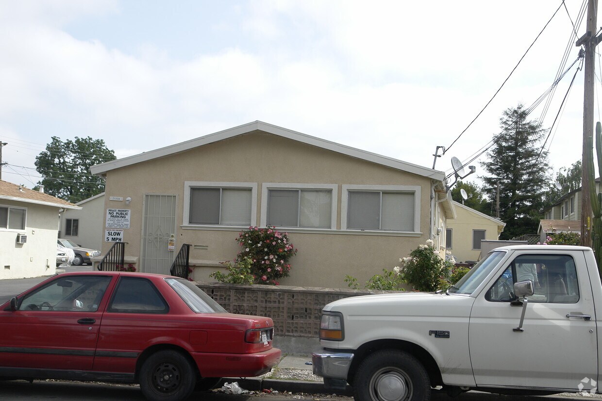 Foto del edificio - 21330-2133 Meekland Ave