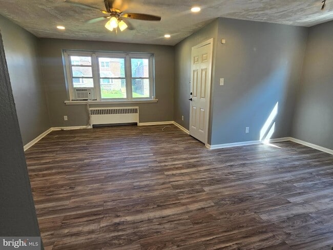 Photo - 934 Durard St Townhome