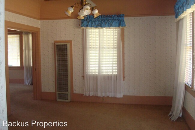 Building Photo - 2 br, 1 bath House - 75 2nd St.