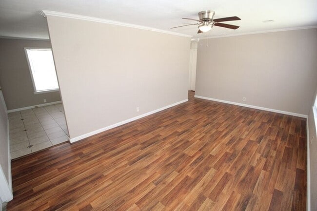 Building Photo - 1327 N Norwood Ave