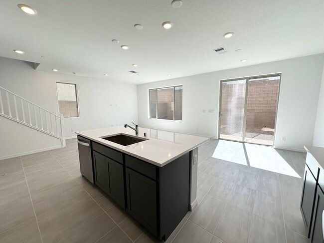 Building Photo - Fantastic 5-bedroom single-family house