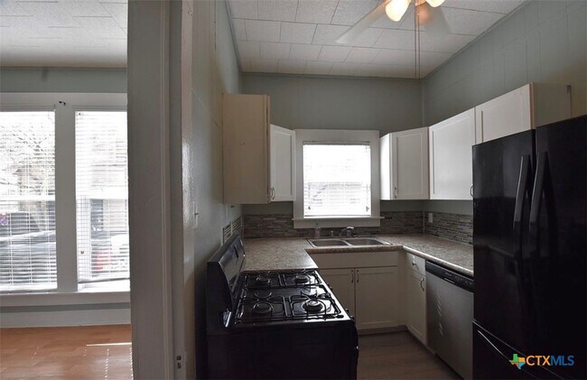 Building Photo - 109 E Bailey St